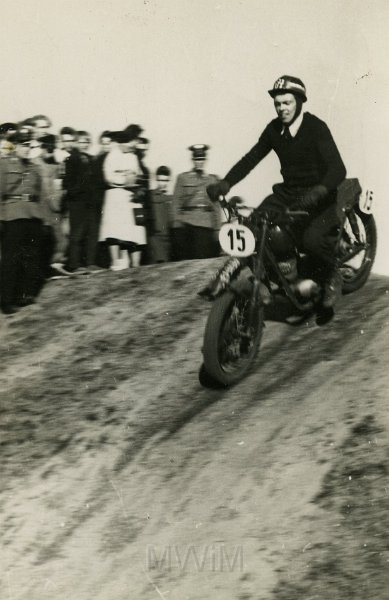 KKE 4327.jpg - Motocrossy z udziałem Tadeusza Giedrojcia.